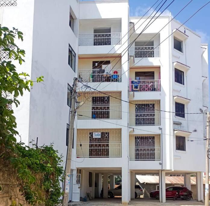 Lovely 1 Bedroom In Bamburi With Reliable Wifi Момбаса Екстер'єр фото